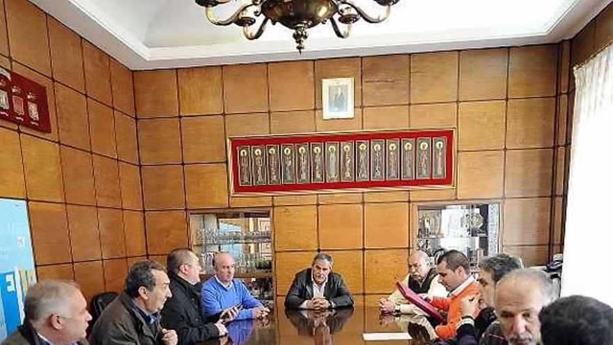 La reunión mantenida  ayer en Mieres entre los sindicatos y los alcaldes.