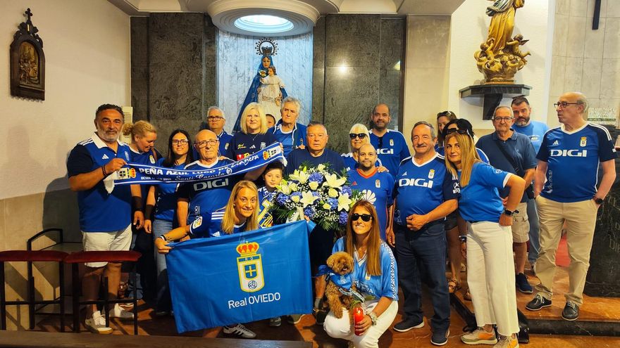 Ofrenda azul en Lugo de Llanera: los oviedistas agradecen a Santa María el ascenso a Primera