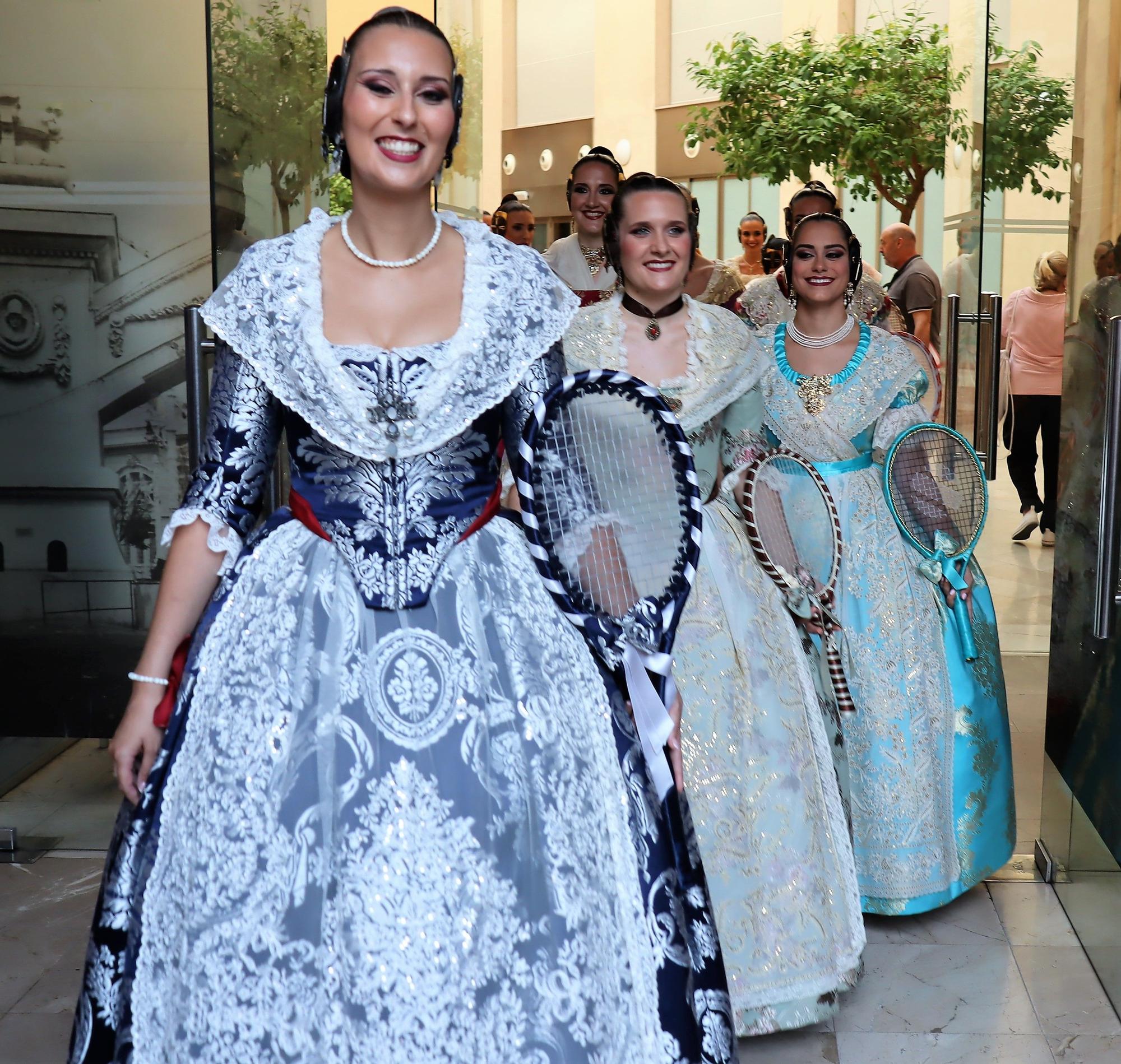 Las candidatas a Fallera Mayor e Infantil de València 2024 cierran la Fira en la Batalla de Flores