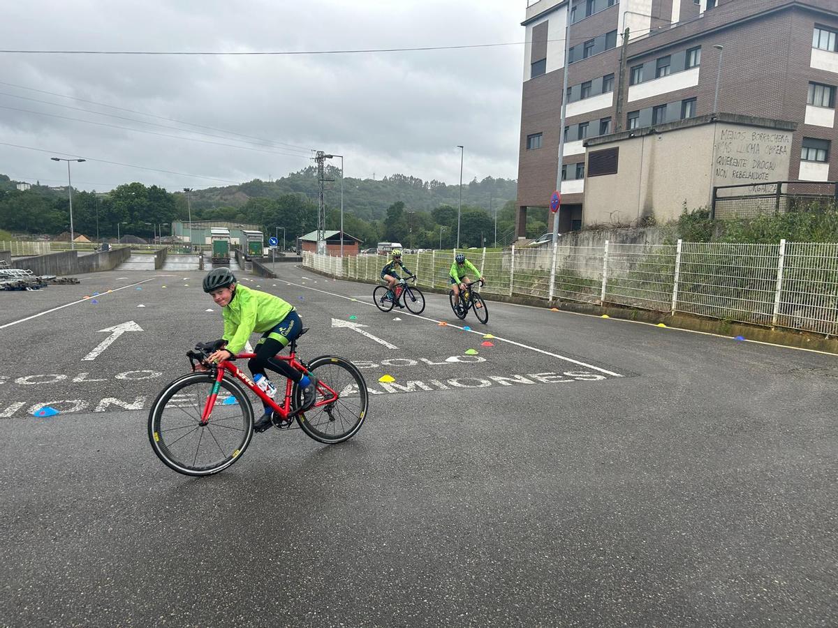 EN IMÁGENES: Entrenamiento Escuela Ciclista de Viella
