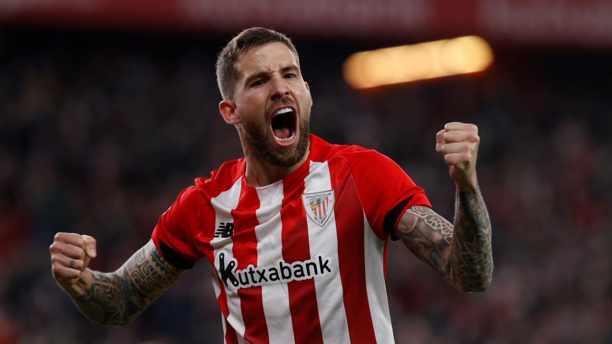 Iñigo Martínez celebra un gol con el Athletic.