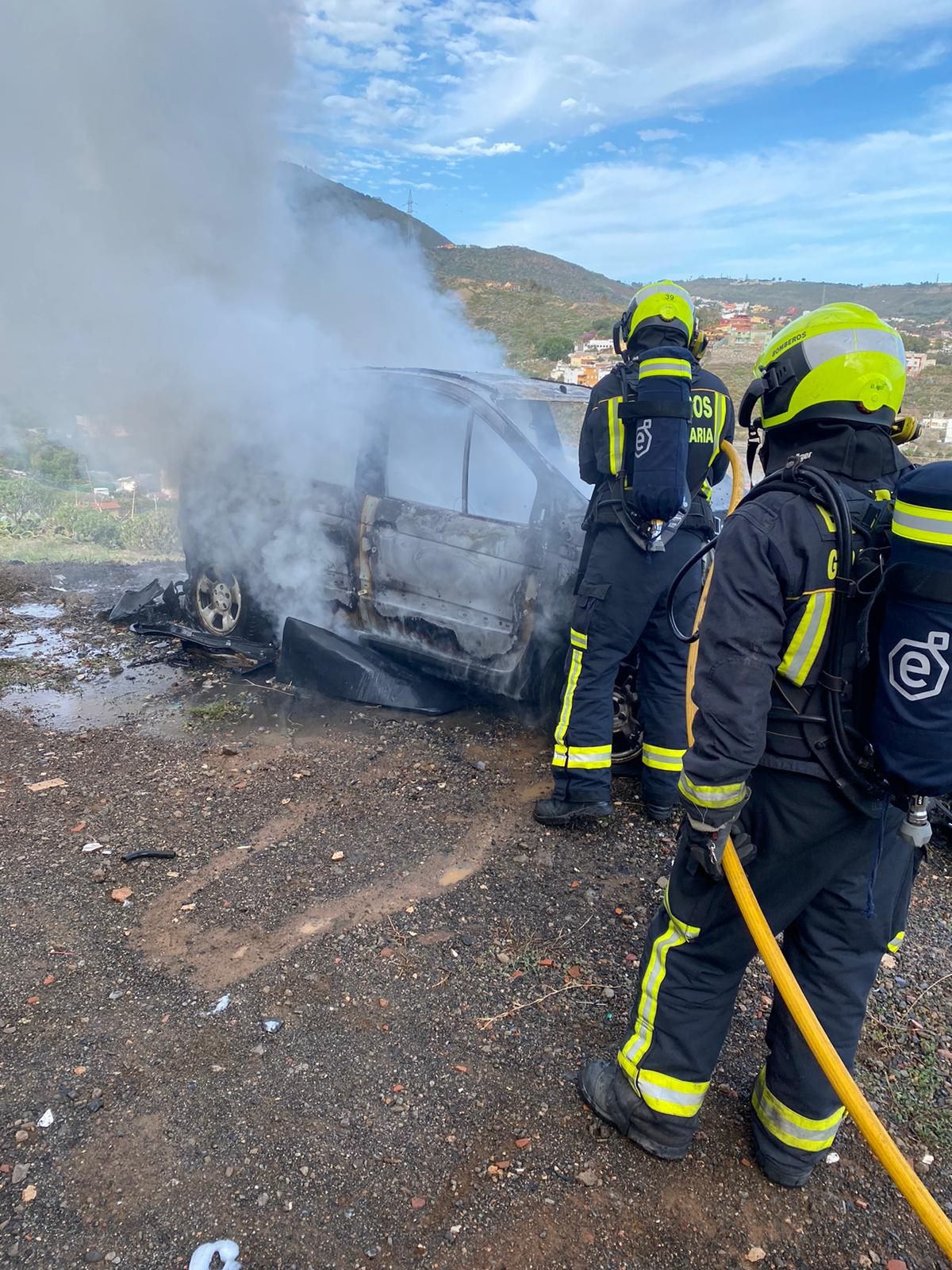 Arde un coche en Telde