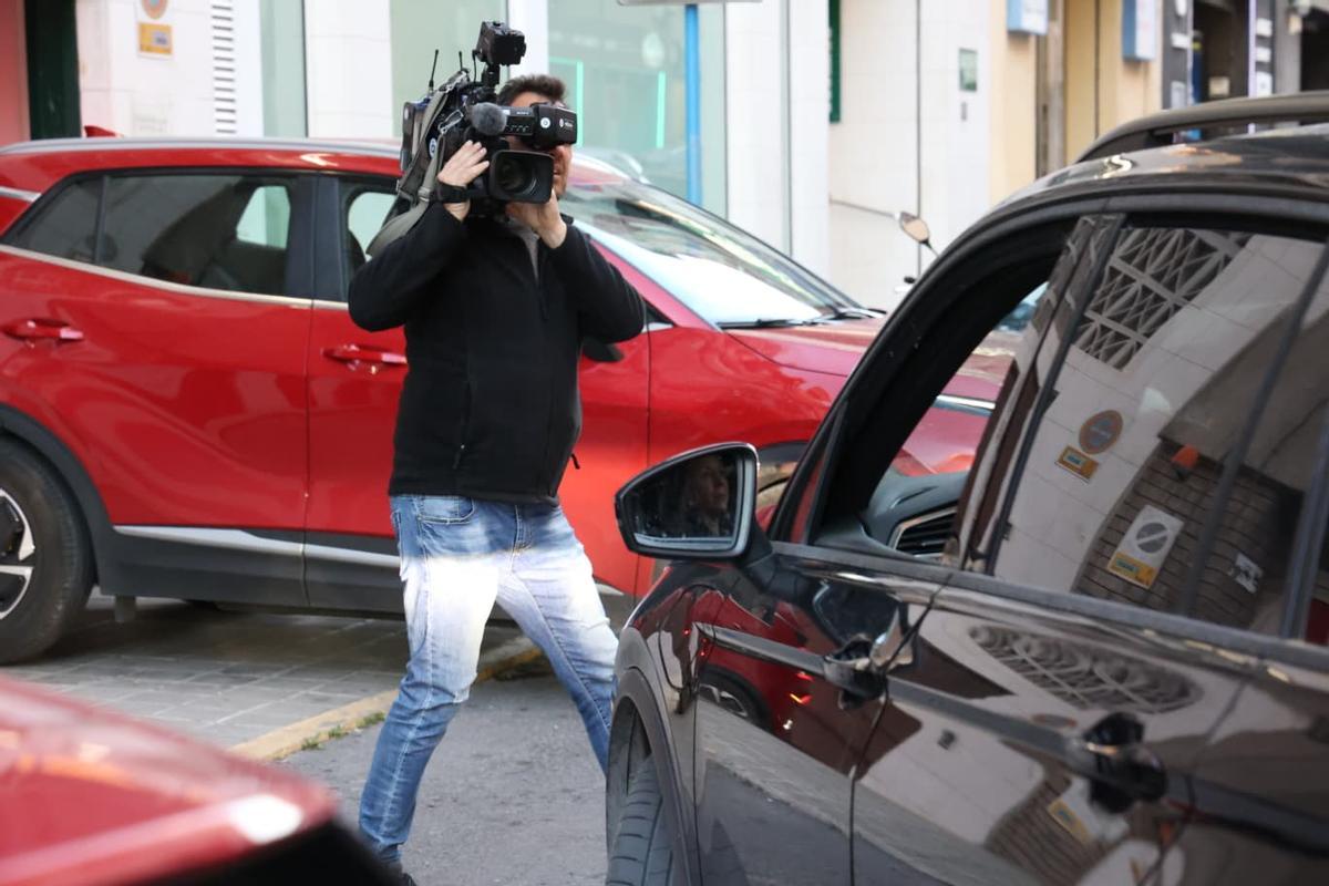 Así ha sido la salida de Carlos Baño de la comisaría de Alicante