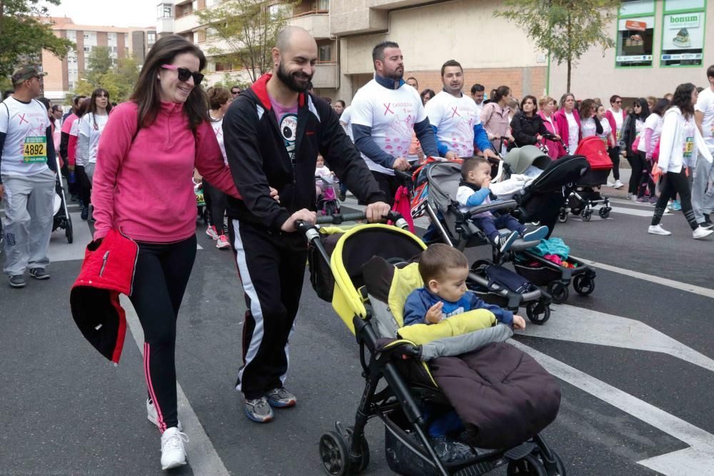 10.000 zamoranos se tiñen de rosa contra el cáncer