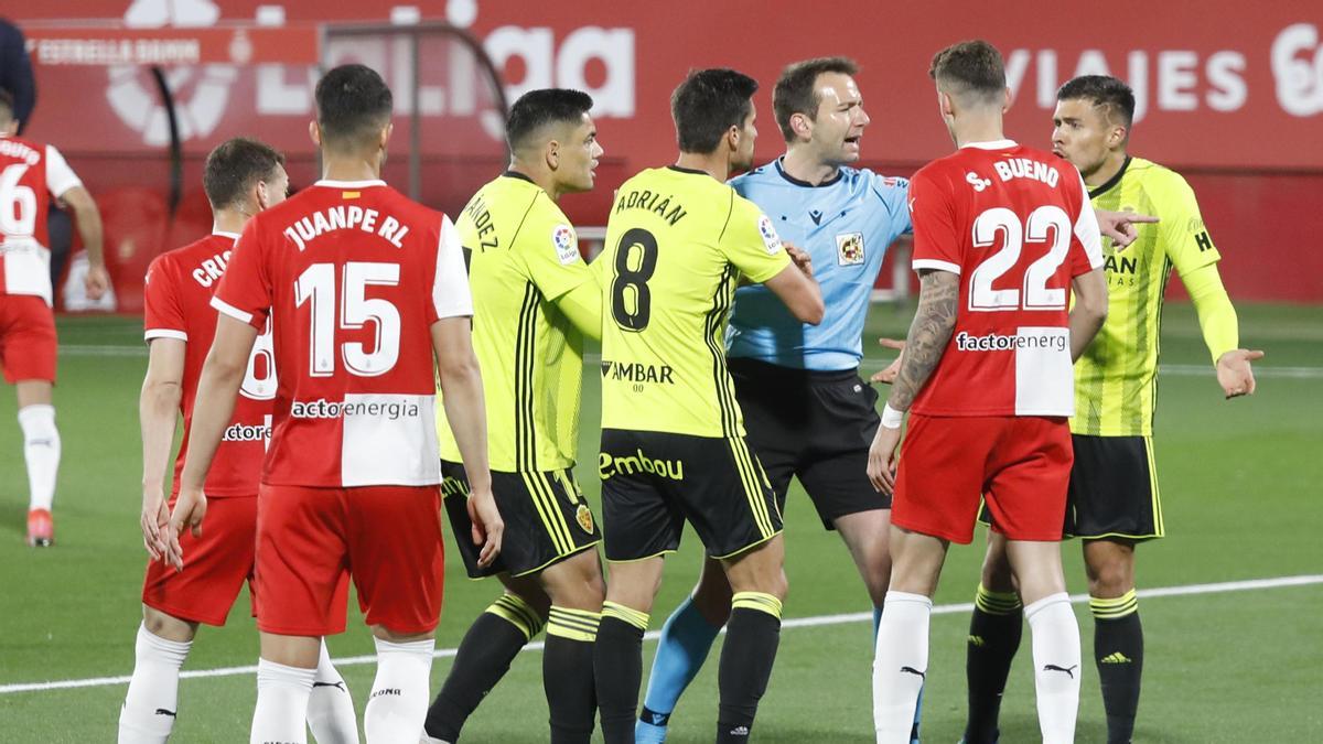 López Toca, en el partido del Zaragoza en Montilivi en la 20-21.