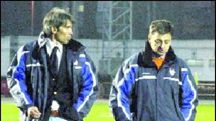 José Manuel, derecha, y Carrasco, al final del partido de la primera vuelta.