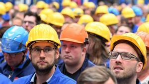 Assemblea de treballadors d’una drassana a Alemanya. | CARMEN JASPERSEN / REUTERS