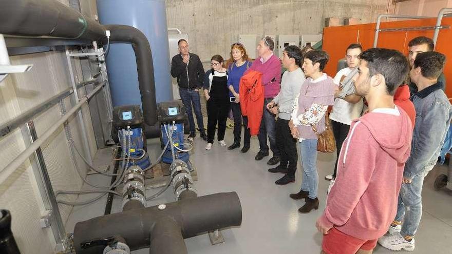 Visita de alumnos de un instituto de Santiago a la planta de calor en marzo de 2019. // Bernabé/Javier Lalín