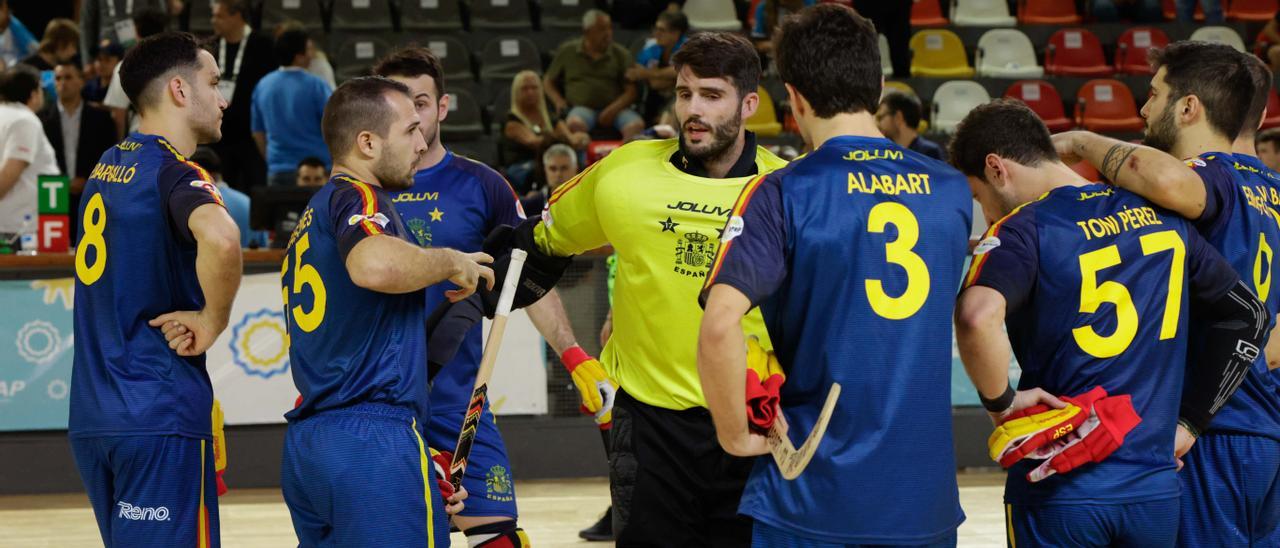 Los jugadores de la selección española, tras la eliminación.