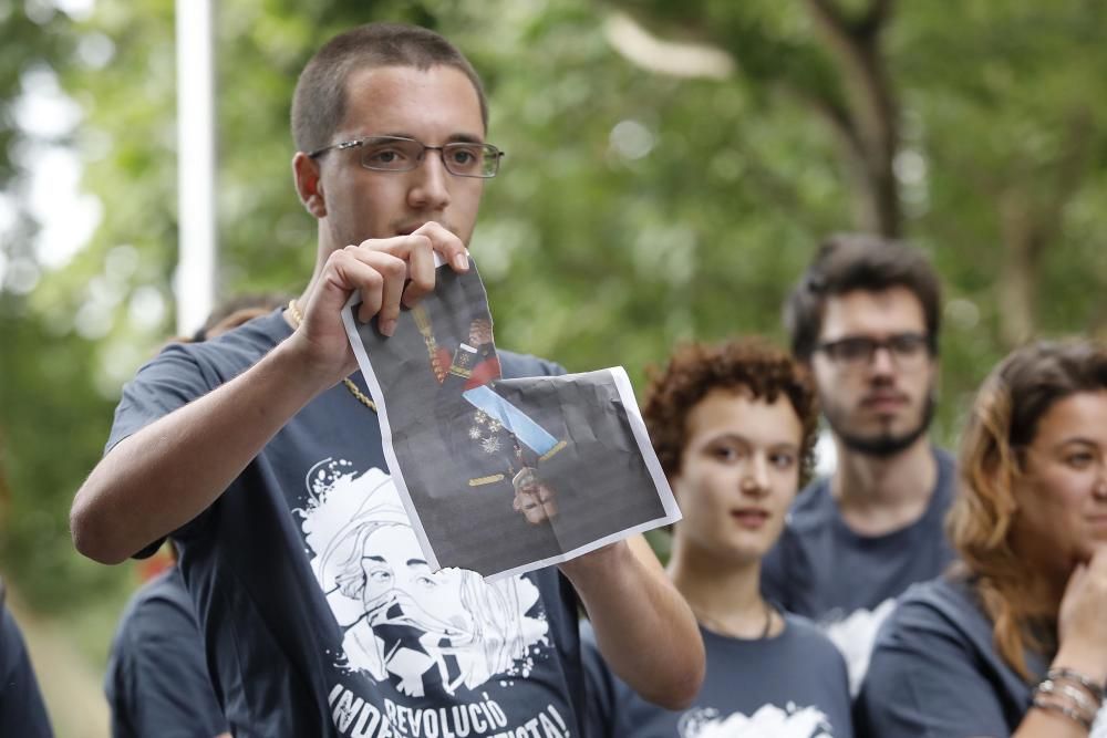 L''assemblea de joves i la CUP celebren actes antimonàrquics a Girona