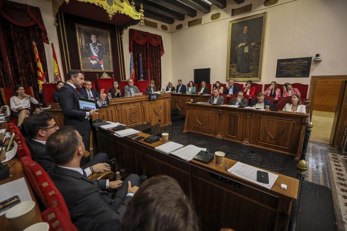 El alcalde interviene en un pleno