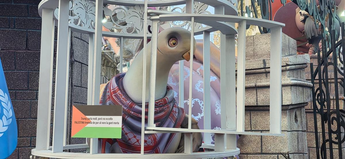 La 'paloma de la paz', decaída.