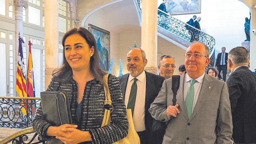 Idoia Ribas sale a hombros del PP en el Parlament: «Ha sido un honor»