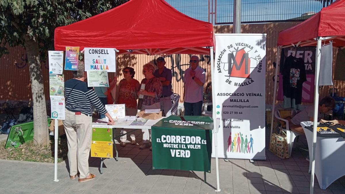 Jornada cultural y de convivencia vecinal en una zona peatonal de Malilla