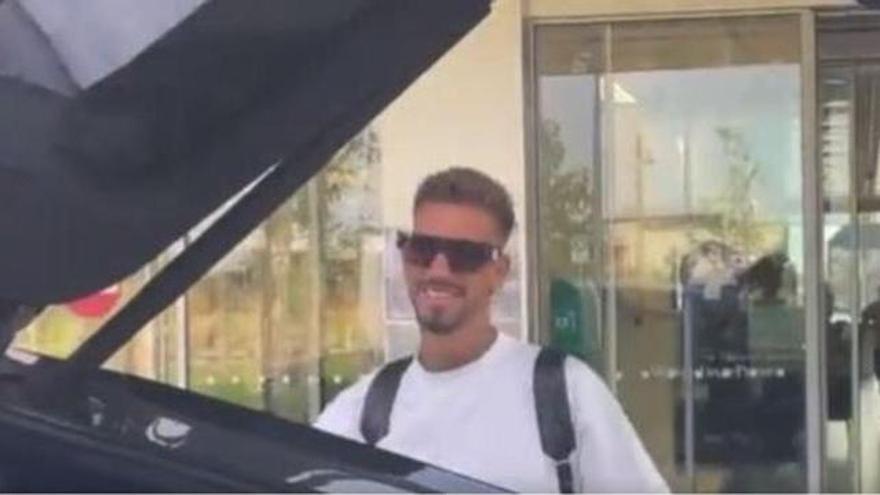 Samu Castillejo ya vuela hacia València: &quot;Estoy muy feliz&quot;