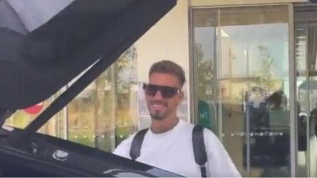 Samu Castillejo ya viaja hacia su nuevo destino, el Valencia CF.