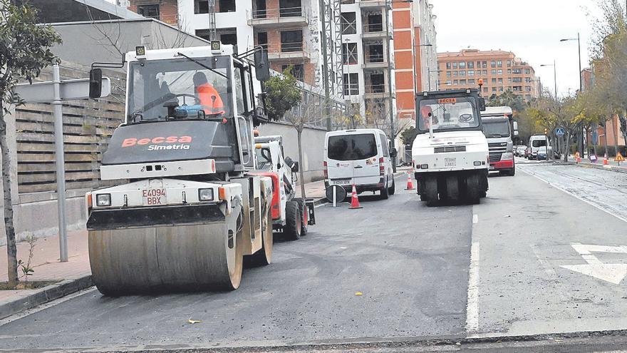 Castelló concluye en Columbretes el reasfaltado de cinco viales este mes