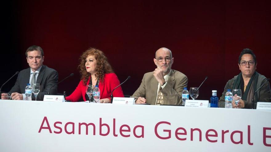 La presidenta de la SGAE, Pilar Jurado, junto a directivos de la entidad.