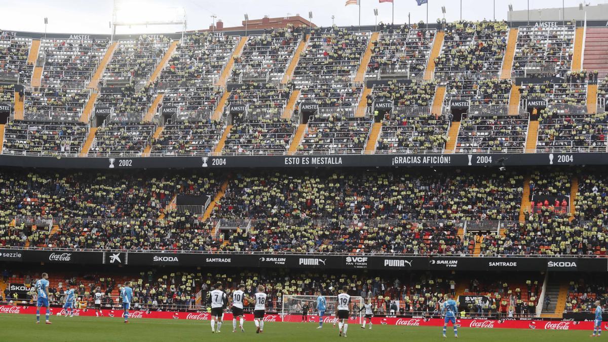 La grada de Mestalla, en el partido ante el Rayo Vallecano