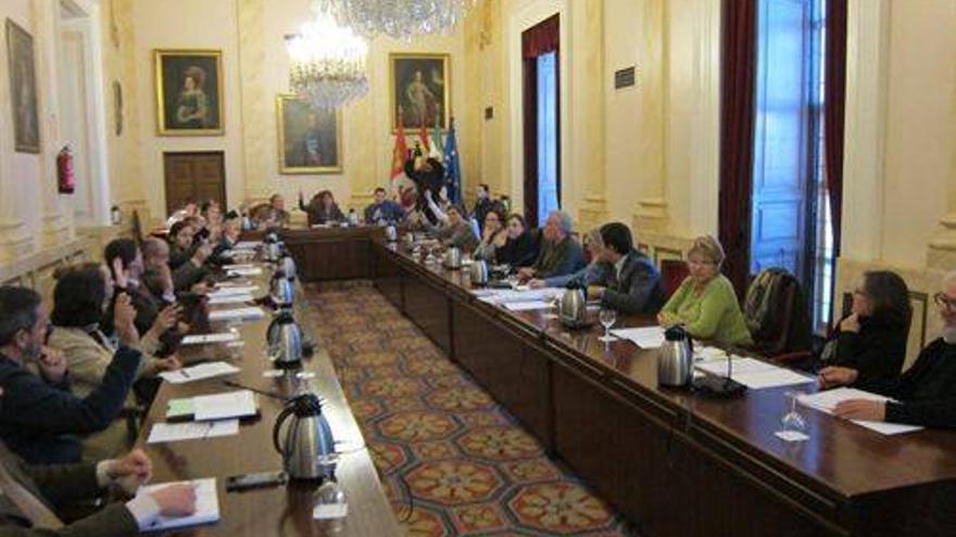 El Ayuntamiento de Cáceres aprueba las cuentas de 2013 con un presupuesto de 70,7 millones