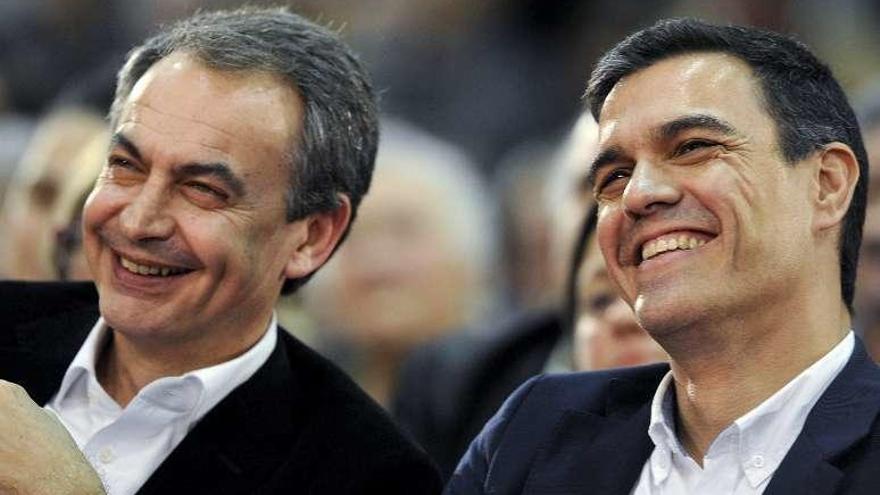 Rodríguez Zapatero con Pedro Sánchez en un encuentro en Gijón.