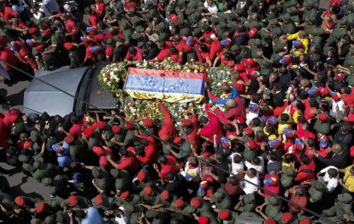 TRASLADO DEL FÉRETRO DE CHÁVEZ A LA ACADEMIA MILITAR EN CARACAS