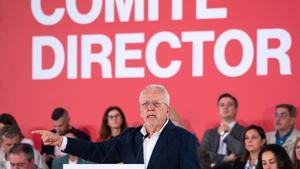 El presidente del PSOE-A, Manuel Pezzi, en una imagen de archivo, presenta esta martes un manifiesto en defensa de la figura de Pedro Sánchez.