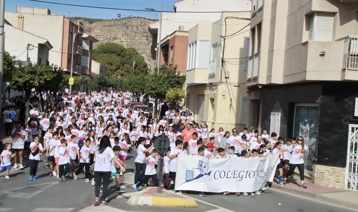 La cooperativa Colegio Azareque organizó una marcha para recaudar fondos para la Asociación Ronald McDonald y su labor en el área materno infantil del Hospital V.de la Arrixaca
