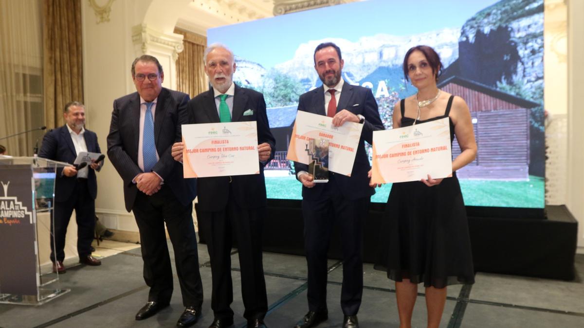 El camping de Ordesa recogió el premio y la estatuilla como el mejor en el Entorno Natural