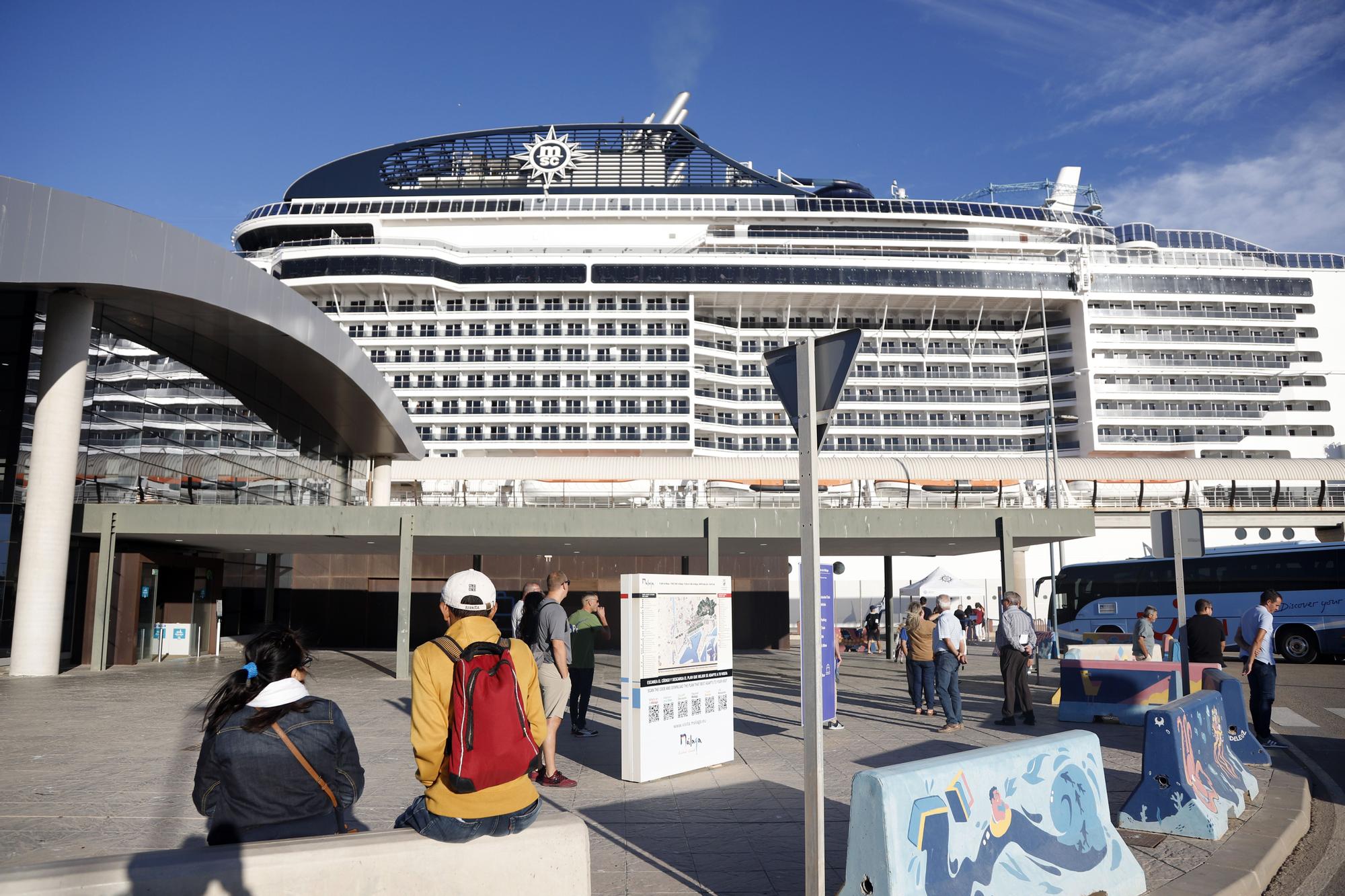 El Puerto de Málaga recibe por primera vez a MSC Meraviglia