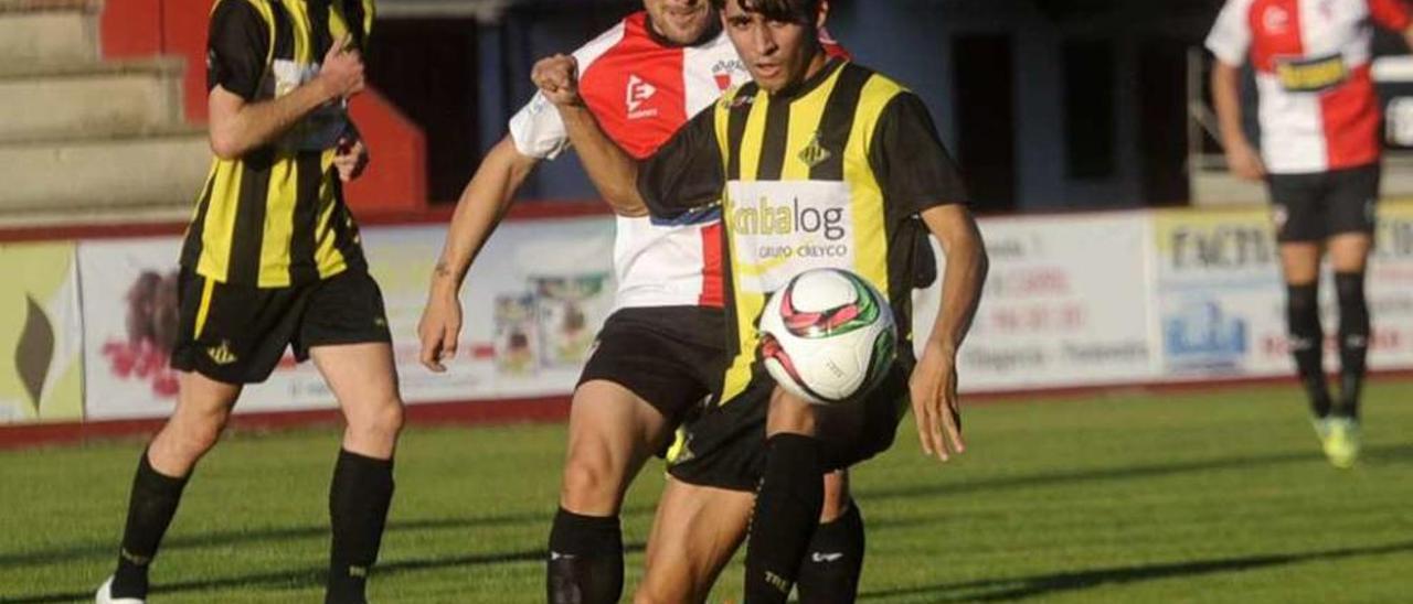 El el partido jugado en A Lomba la victoria se quedó en Vilagarcía (1-0). // Noé Parga