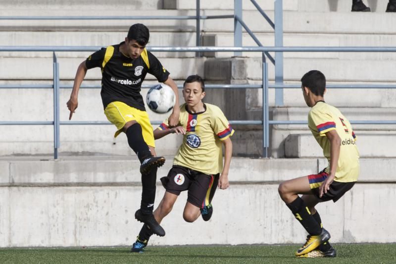 21.04.18 Las Palmas de Gran Canaria. Fútbol base intantil temporada 2017-18. Siete Palmas - Heidelberg. Anexo Estadio de Gran Canaria.  Foto Quique Curbelo  | 21/04/2018 | Fotógrafo: Quique Curbelo