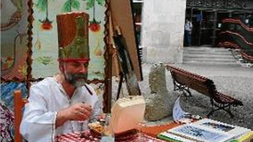 El cuiner, dinant en el muntatge de protesta instal·lat als Jutjats.