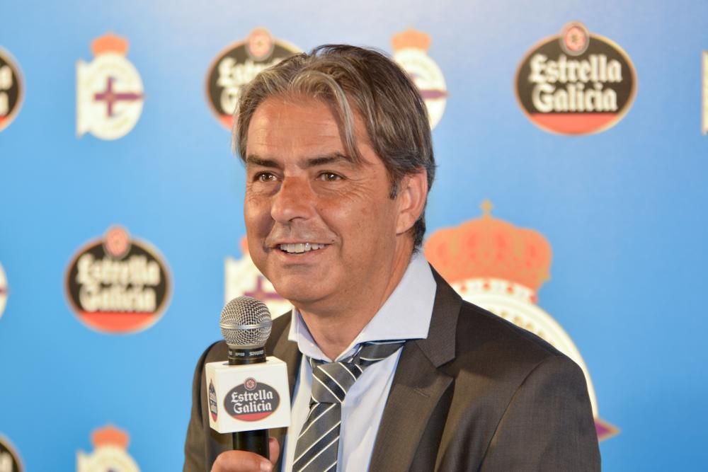 El nuevo entrenador del Deportivo parece rehuir referirse al ascenso como objetivo y prefiere centrarse en "objetivos parciales para poder alcanzar el objetivo final".