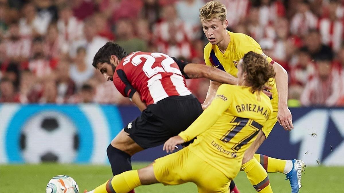 zentauroepp49462117 barcelona s antoine griezmann  right  vies for the ball with190823173724