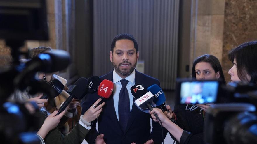 Vox acusa al PP de actuar como “contrabandistas de ría” y eleva la tensión en plenas negociaciones autonómicas