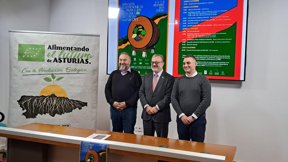 Por la izquierda, Pedro Caramés, Alfredo G. Quintana y Moisés Pulido en la presentación del evento.