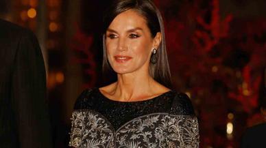 La reina Letizia rescata el deslumbrante vestido bordado de lentejuelas de Felipe Varela