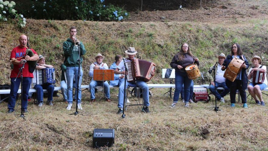 A música e o baile tradicional volven resoar en Férveda | BERNABÉ/ÁNGEL ABELEDO
