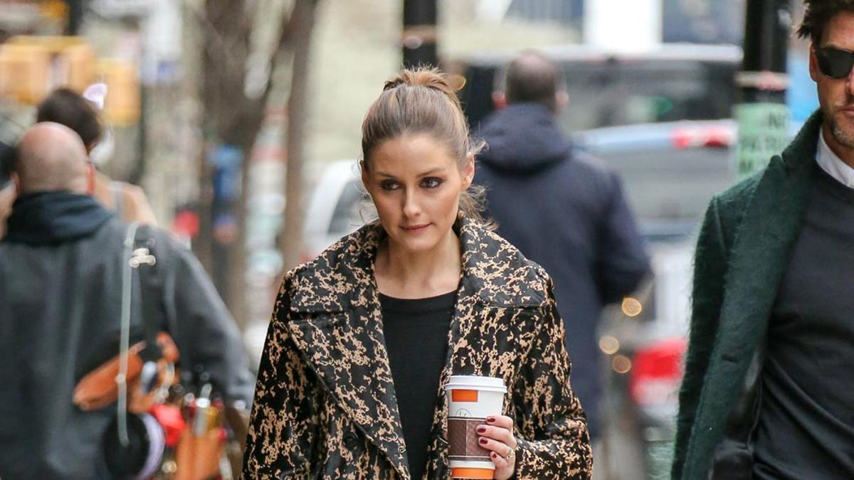 Olivia Palermo, con pantalones de Zara por las calles de Nueva York