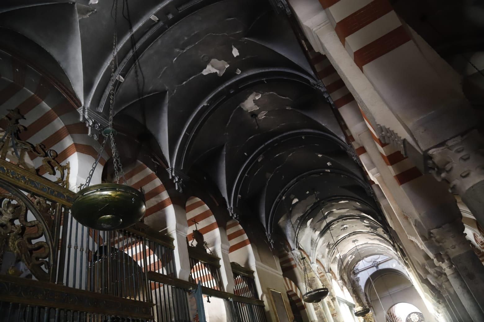 Tras el incendio: las imágenes de la zona afectada por el fuego en la Mezquita-Catedral