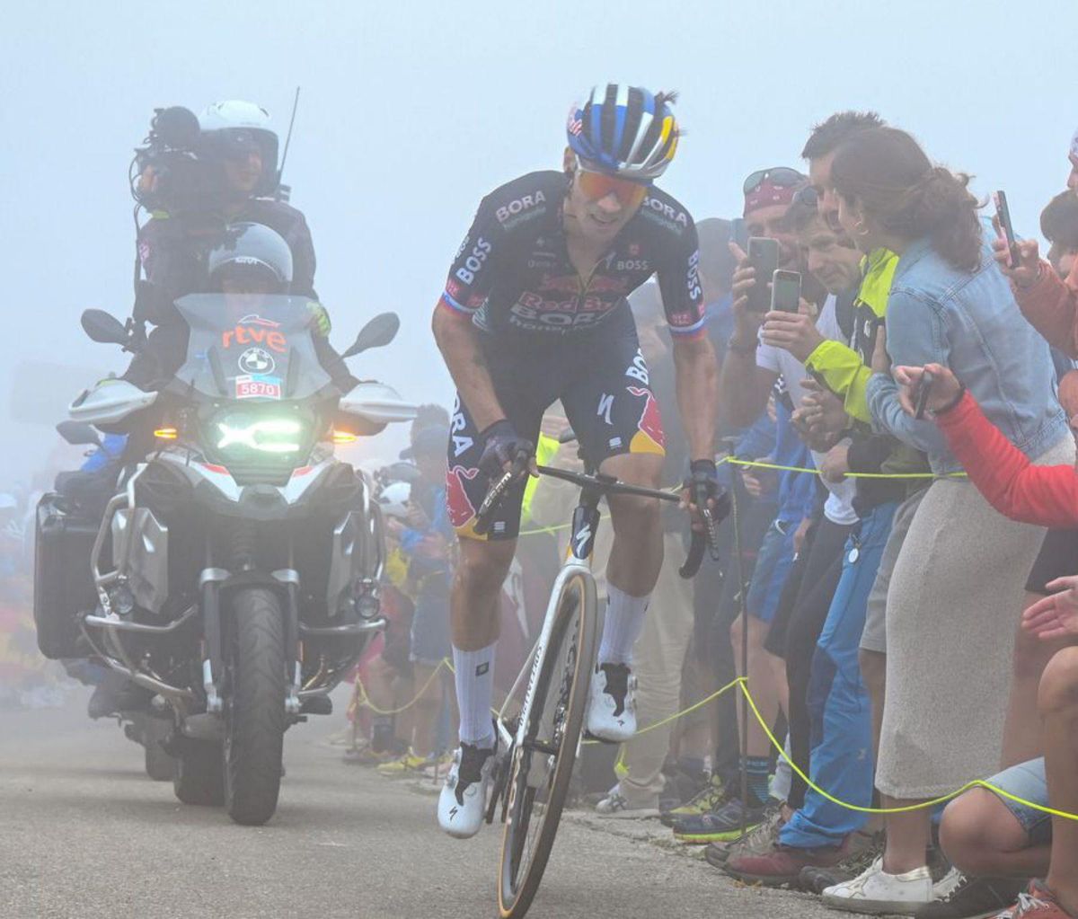 Roglic, en la ascensión a Valgrande-Pajares de 2024. | ROBERTO MENÉNDEZ