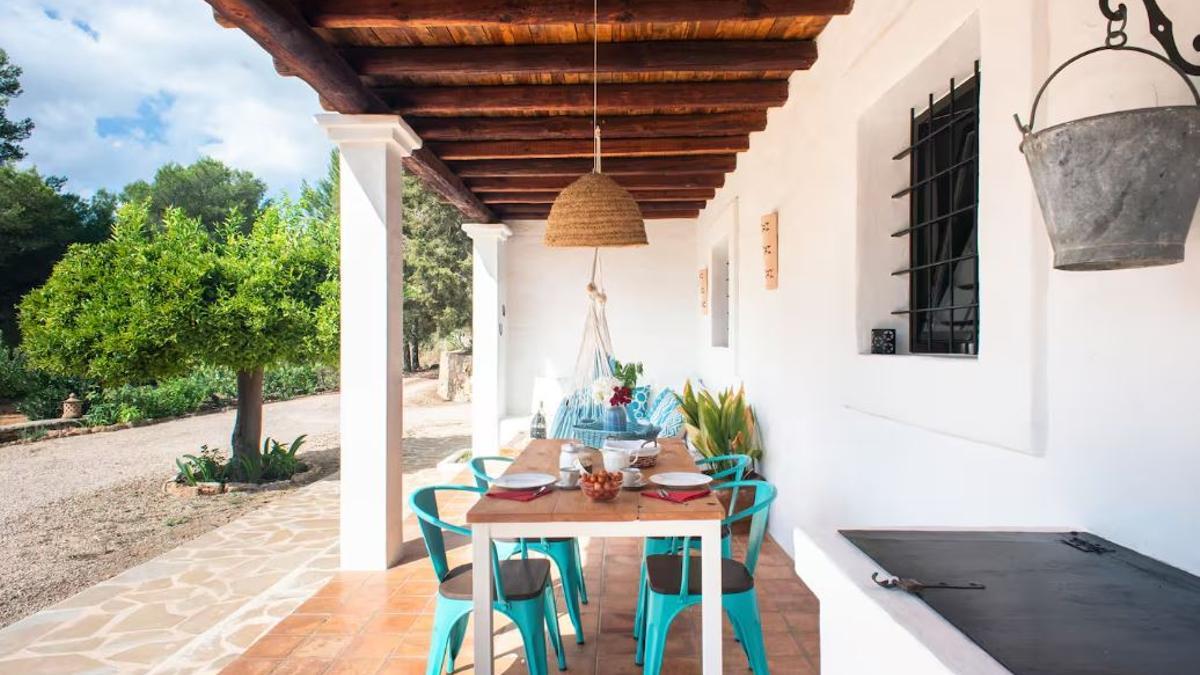 Porche del alquiler turístico mejor valorado de Airbnb en Ibiza
