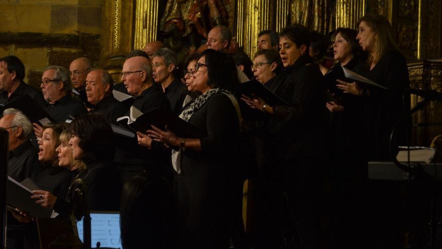 La música tracional navideña resuena en Santa María