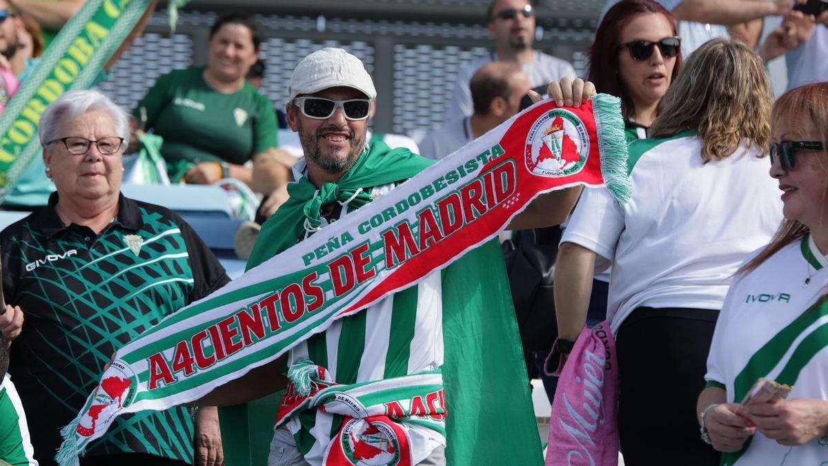 Aficionados blanquiverdes en el estadio Alfredo Di Stéfano.