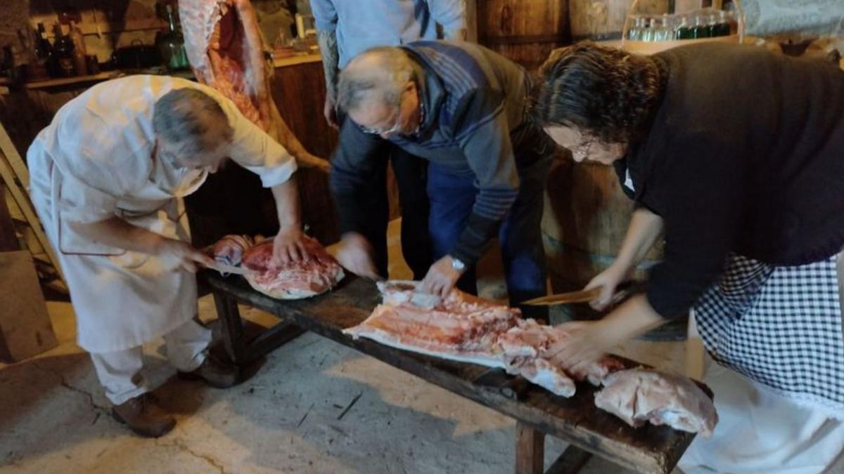 Un momento de la matanza de Quinteiro de Temperán. |   //  FDV