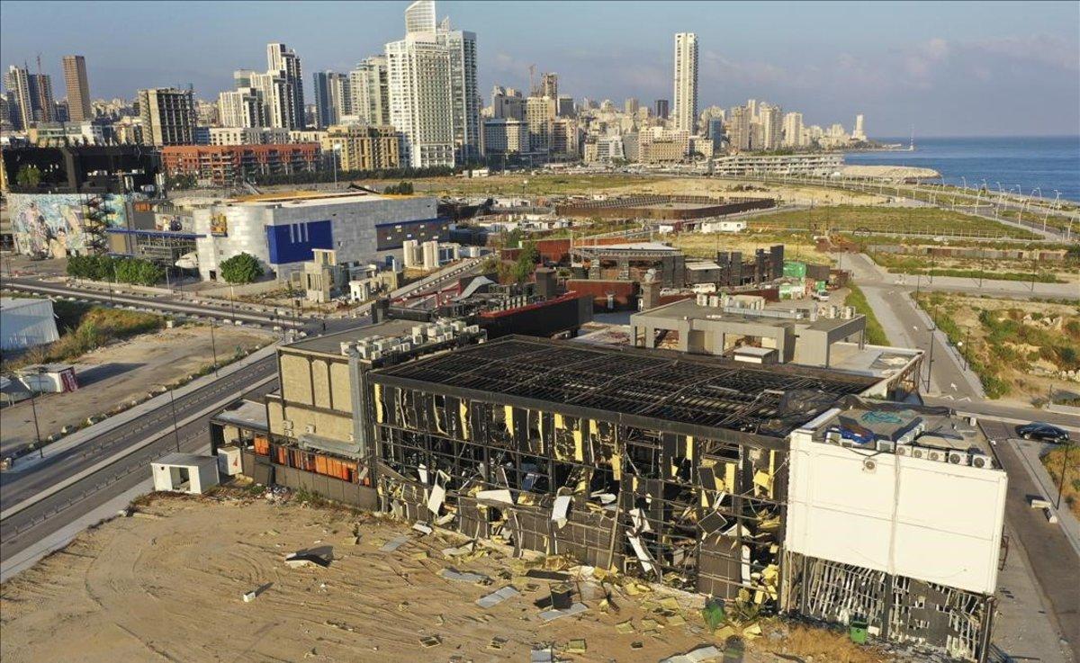 Imagen captada con un dron del edificio de un restaurante destrozado tras la explosión del puerto.