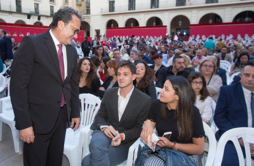 Isabel Bartual proclamada Bellea del Foc 2019.