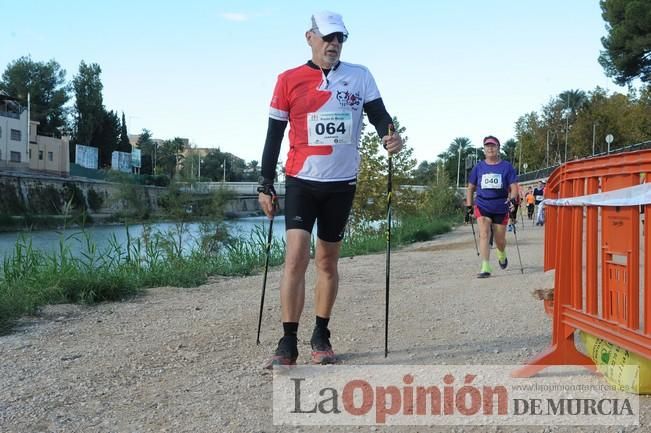 Marcha Nórdica en la mota del río Segura