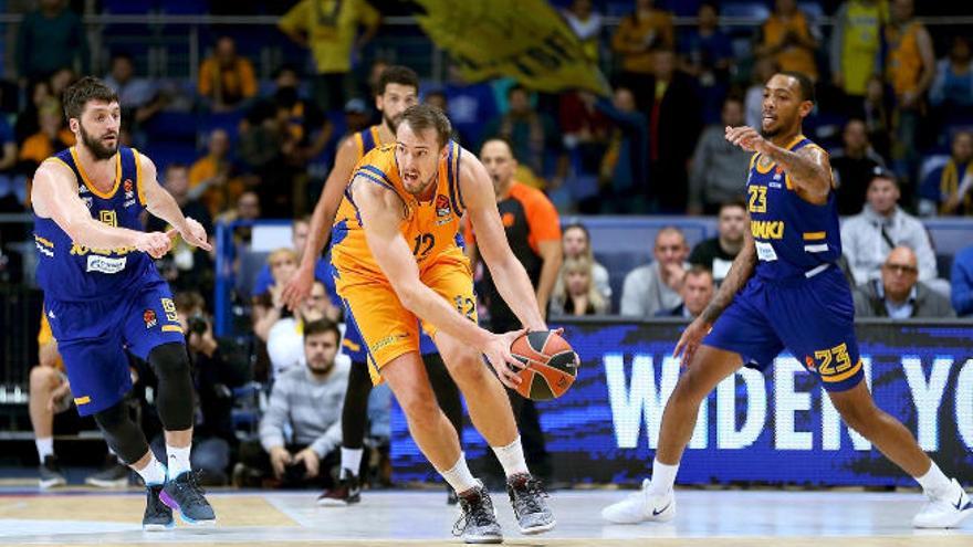 Ondrej Balvin, ayer, durante la disputa de la quinta jornada, en el parqué del Arena Mytishchi, ante Malcolm (23).